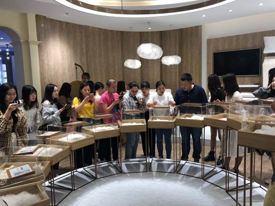 说明: C:\Users\CXF\Desktop\实习实训基地材料\佳丽斯\微信图片_20190515213721.jpg