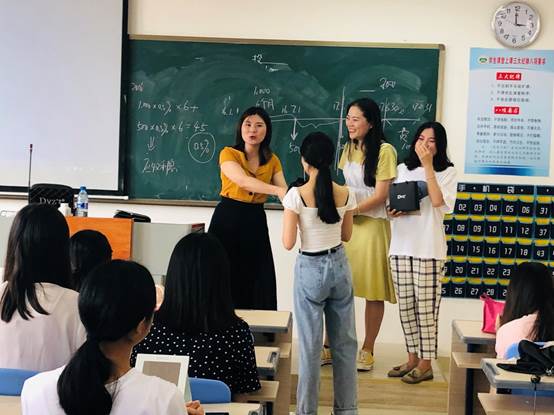 说明: E:\段超华\2018-2019\下学期\新闻稿\化妆培训\IMG_8866(20190620-101917).jpg