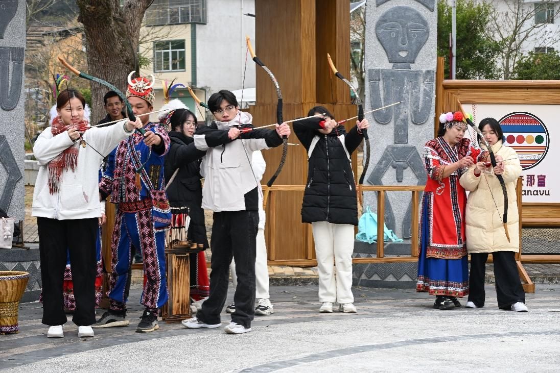 20260128 龙岩学院经济与管理学院携手厦门华厦学院商务与管理学院,走进高山村寨,探寻闽台文脉相融之韵-20260129-徐越.jpeg