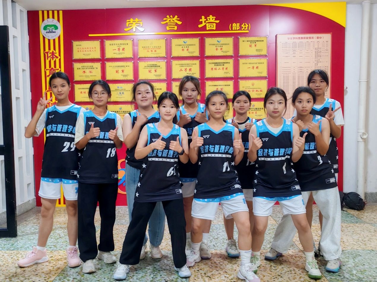 20241029经管学院篮球队在新生篮球赛中勇夺佳绩-20241108-张童量.jpeg