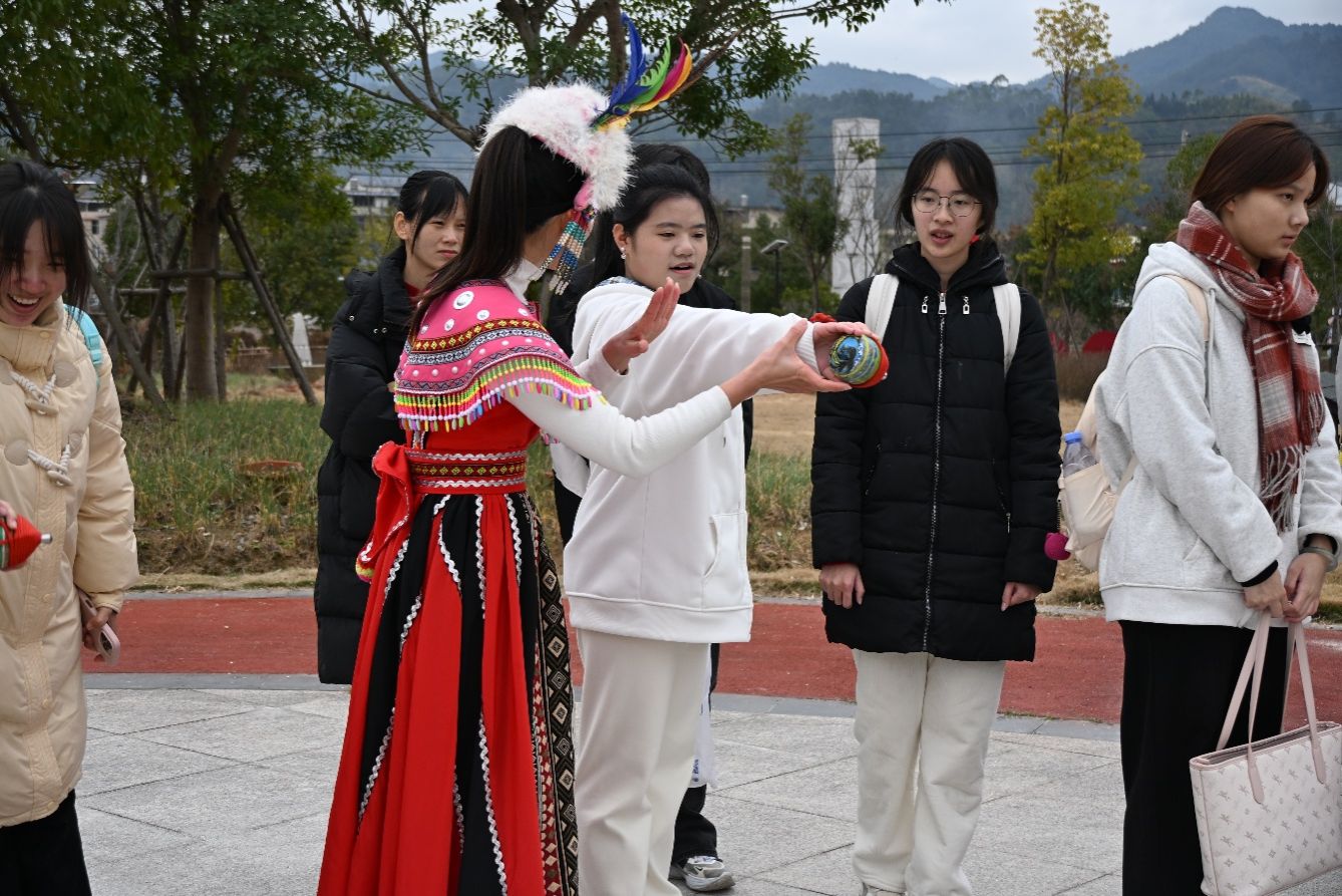 20260128 龙岩学院经济与管理学院携手厦门华厦学院商务与管理学院,走进高山村寨,探寻闽台文脉相融之韵-20260129-徐越.jpeg
