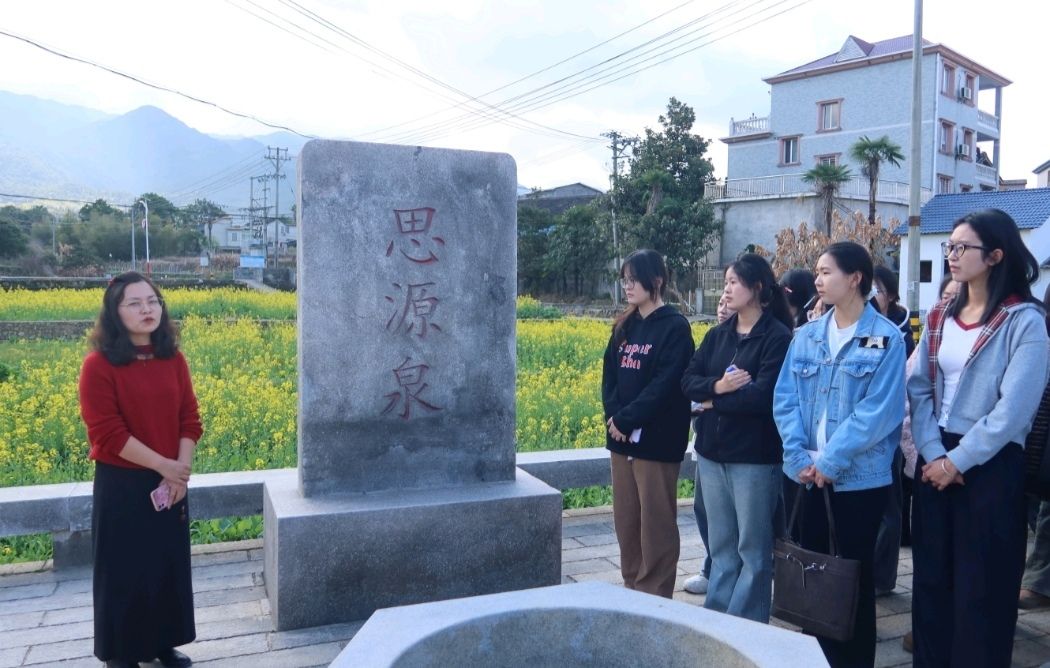 20250303 经管学院红岩微语宣讲团赴邓子恢故居新闻稿-20250304-张童量.jpeg